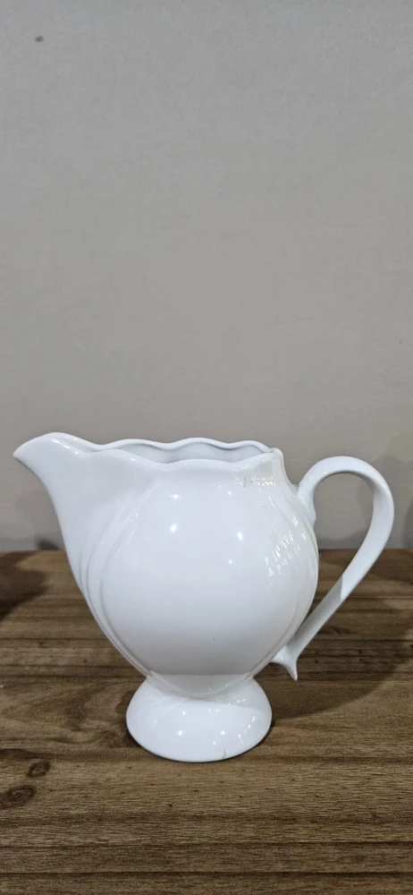 Leiteira de Porcelana Branca