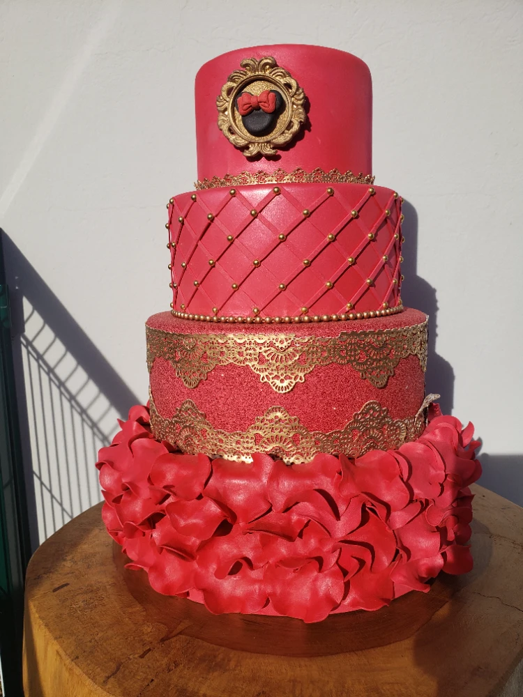 Bolo Minnie Gold Vermelho