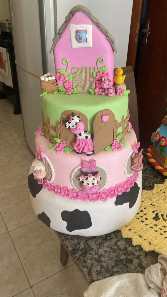 Bolo Fazendinha Menina